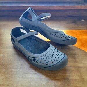 Gray MukLuk Sport sz 8